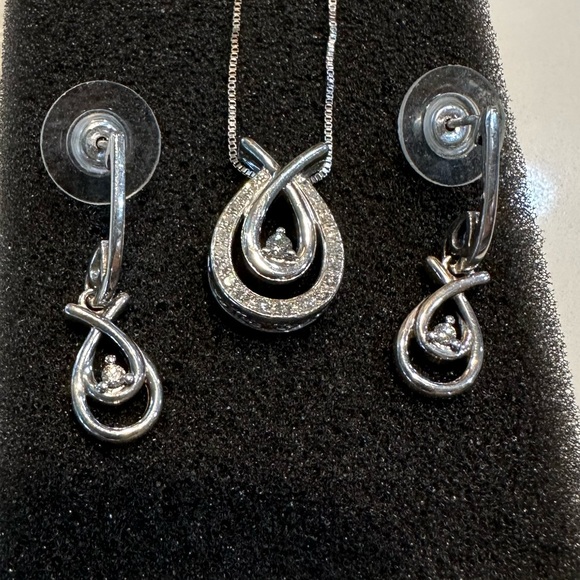 Kay Jewelers Love’s Embrace 1/4 karat diamond necklace with matching earrings. - Picture 2 of 6